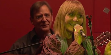 HökisVisrum Presenterar Astrid Waleij, visartist Christer Langborn, gitarrist.